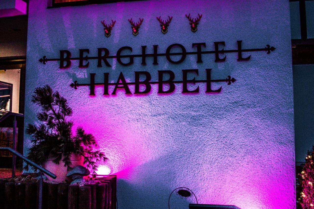 Berghotel Habbel Und Die Welt Kann Warten Cobbenrode ภายนอก รูปภาพ