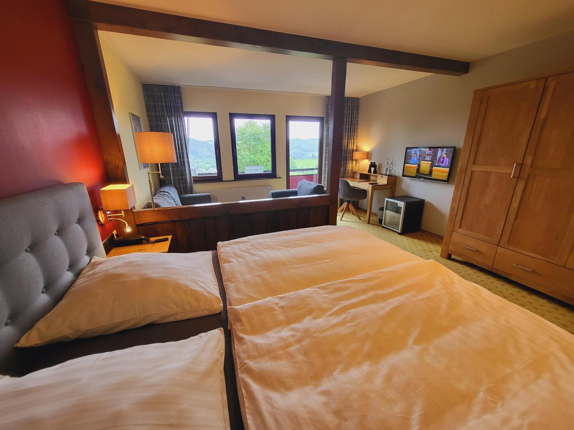 Berghotel Habbel Und Die Welt Kann Warten Cobbenrode ภายนอก รูปภาพ