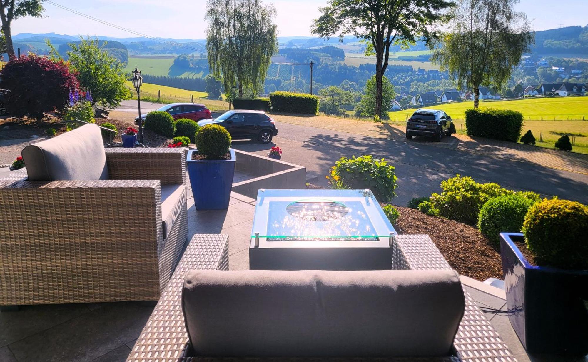 Berghotel Habbel Und Die Welt Kann Warten Cobbenrode ภายนอก รูปภาพ