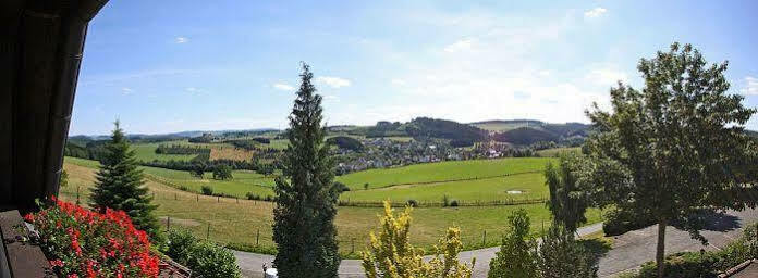 Berghotel Habbel Und Die Welt Kann Warten Cobbenrode ภายนอก รูปภาพ